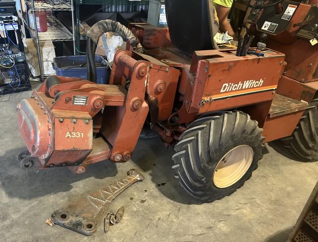 Image of Ditch Witch 350SX equipment image 2