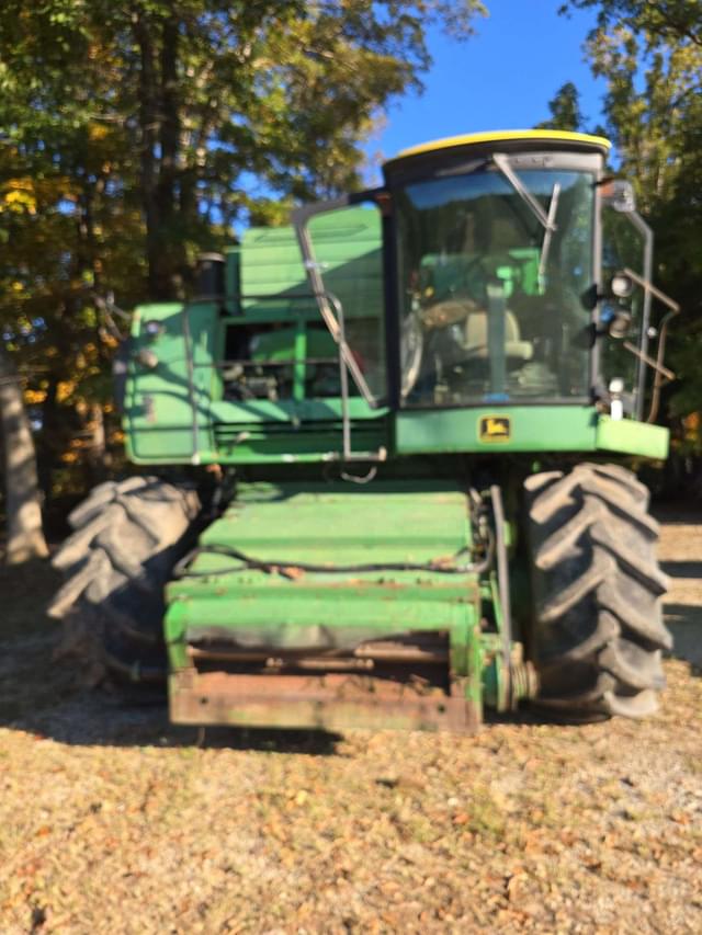 Image of John Deere 8820 equipment image 1