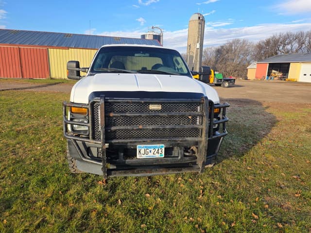 Image of Ford F-350 equipment image 4