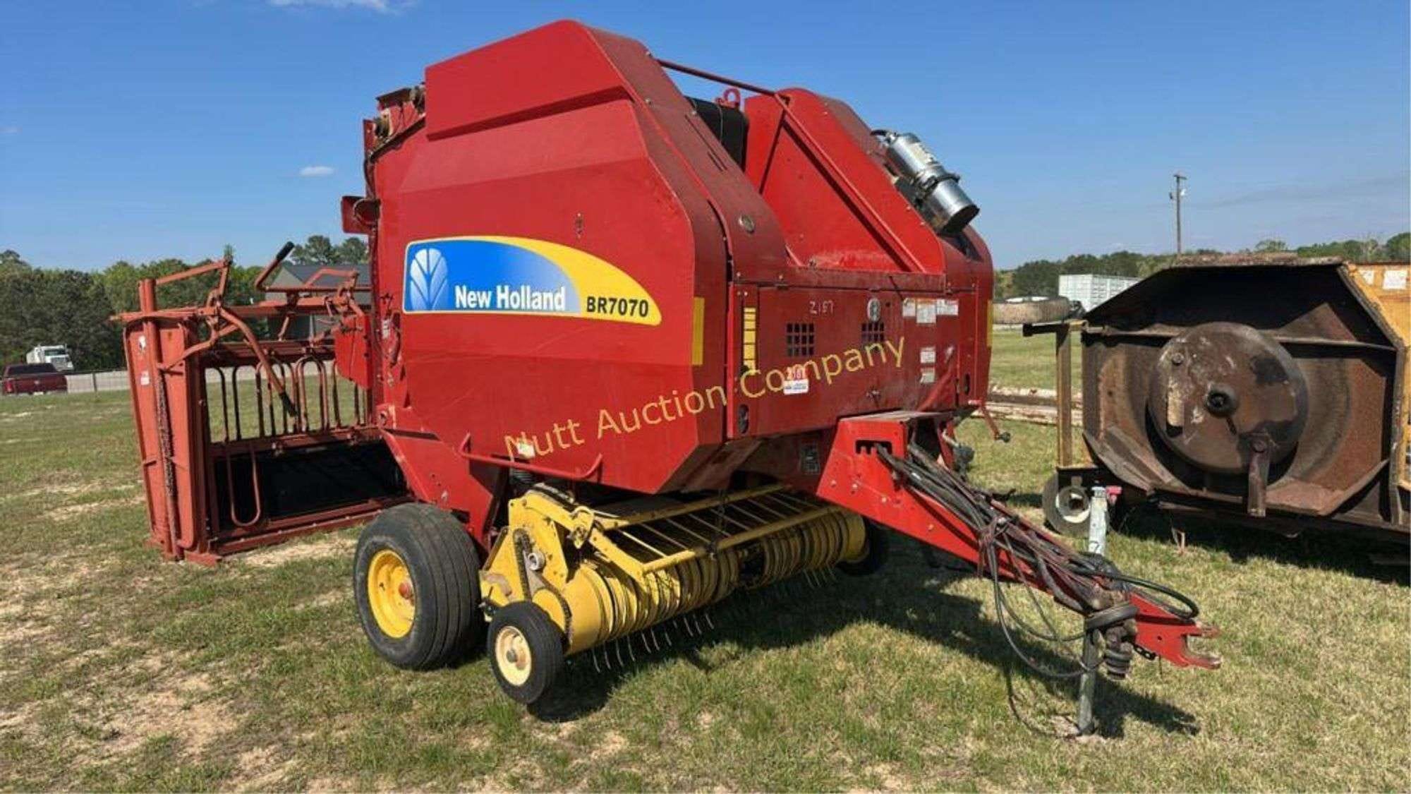 2014 New Holland BR7070 Equipment Image0