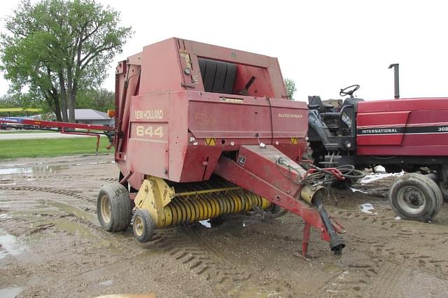 Image of New Holland 644 equipment image 2