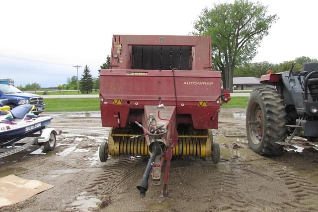 Image of New Holland 644 equipment image 1