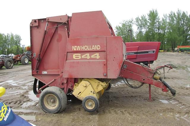Image of New Holland 644 equipment image 3
