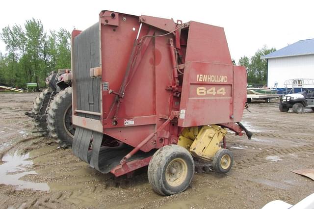 Image of New Holland 644 equipment image 4