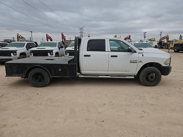 Image of Dodge Ram 3500HD equipment image 3