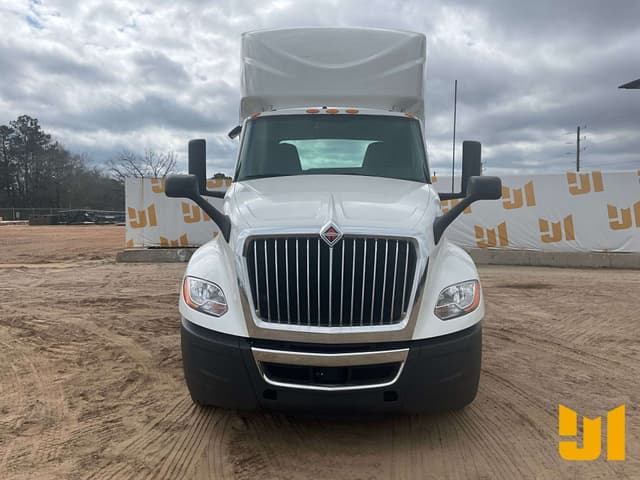 Image of International LT625 equipment image 1