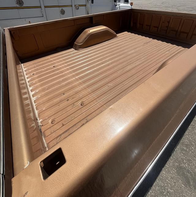 Image of Chevrolet Silverado equipment image 4