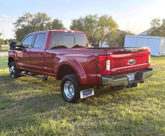 Image of Ford F-350 equipment image 2