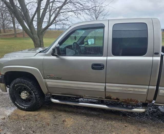 Image of Chevrolet 2500HD equipment image 3