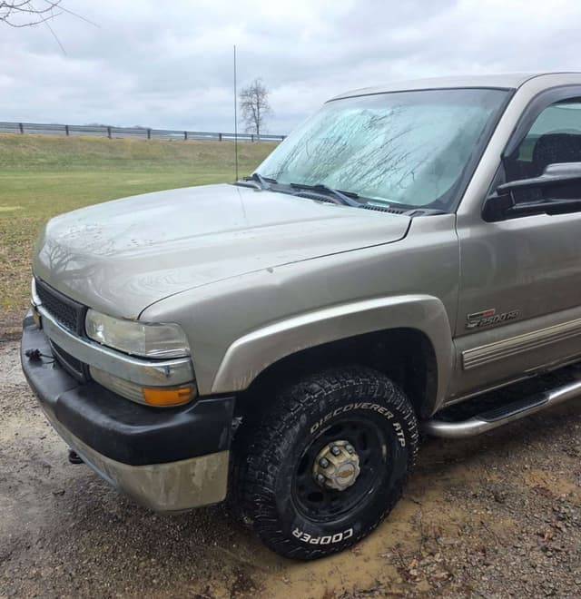 Image of Chevrolet 2500HD equipment image 2