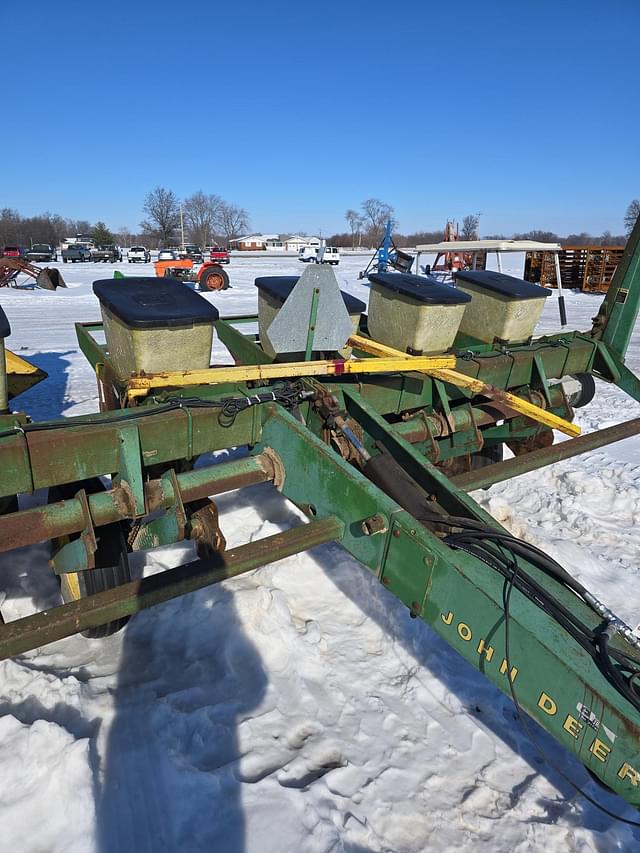 Image of John Deere 7000 equipment image 3