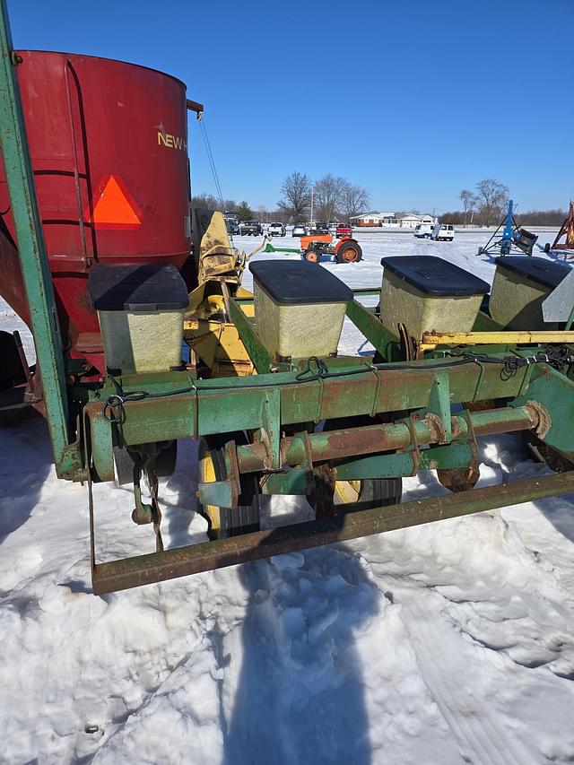 Image of John Deere 7000 equipment image 2