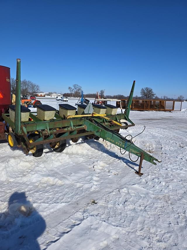 Image of John Deere 7000 equipment image 1