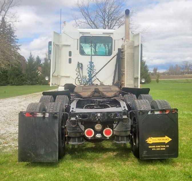 Main image Freightliner Columbia 4