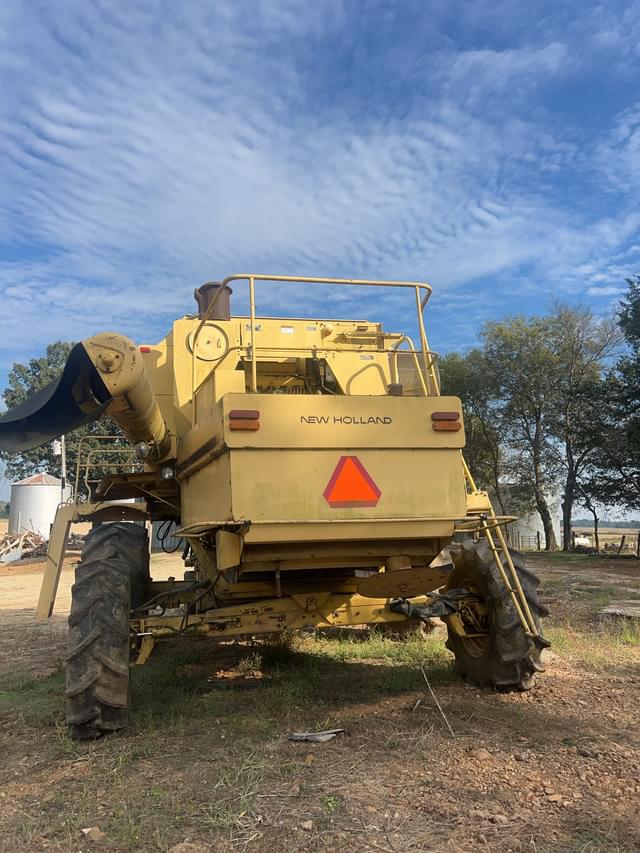 Image of New Holland TR97 equipment image 3