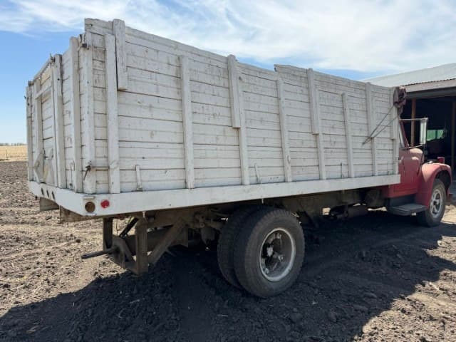 Image of International Loadstar 1600 equipment image 4
