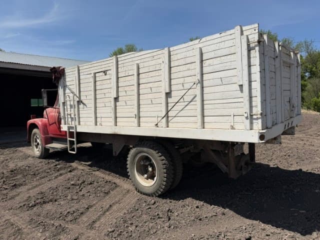 Image of International Loadstar 1600 equipment image 2