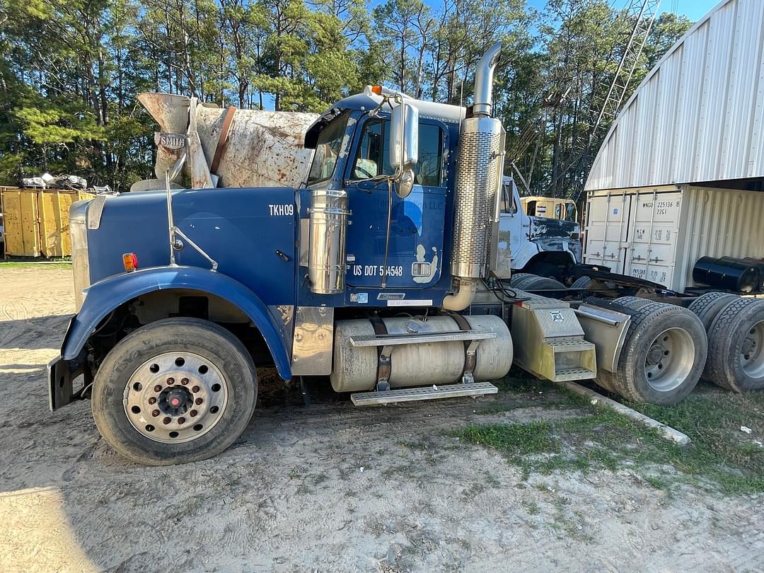 Image of Freightliner Classic Primary image