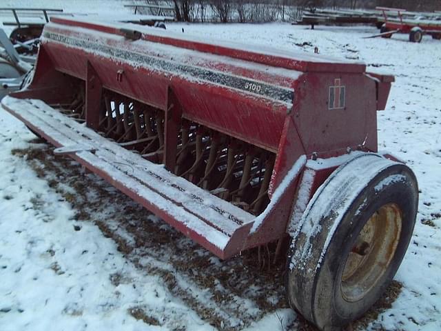 Image of International Harvester 5100 equipment image 1