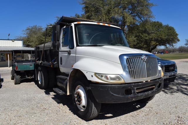 Image of International 4300 equipment image 1