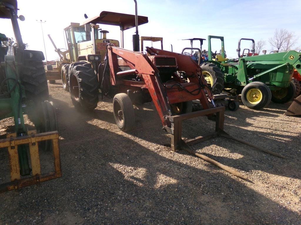 Case IH 685 Equipment Image0