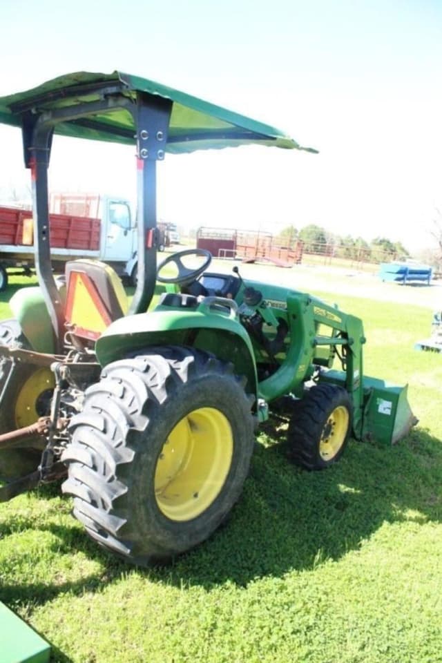 Image of John Deere 3038E equipment image 1
