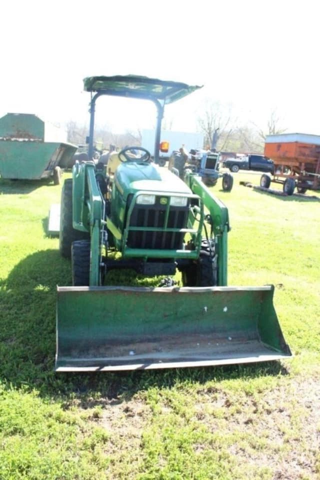 Image of John Deere 3038E equipment image 3