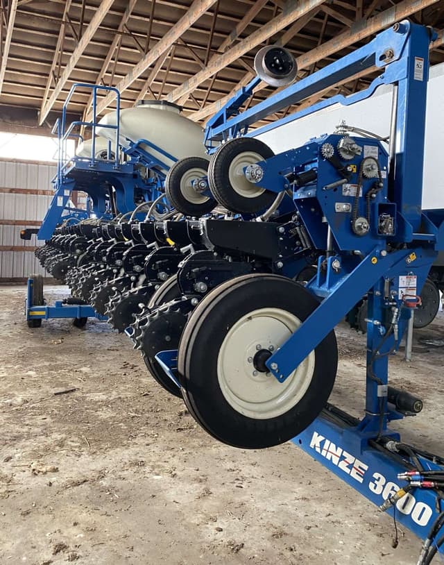 Image of Kinze 3600ASD equipment image 1