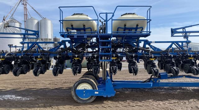 Image of Kinze 3600ASD equipment image 2