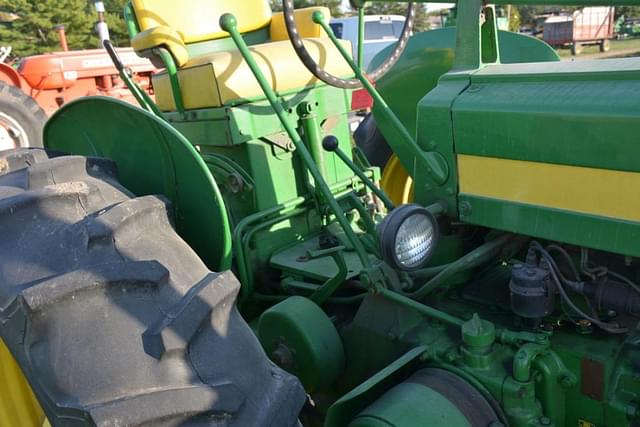 Image of John Deere 520 equipment image 3