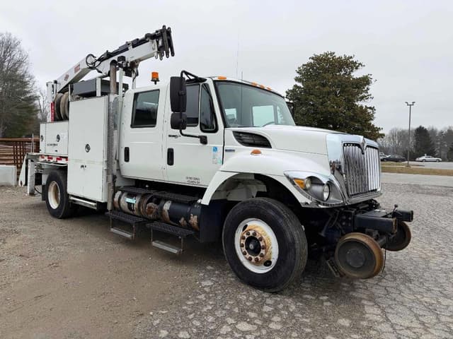 Image of International 7300 equipment image 1