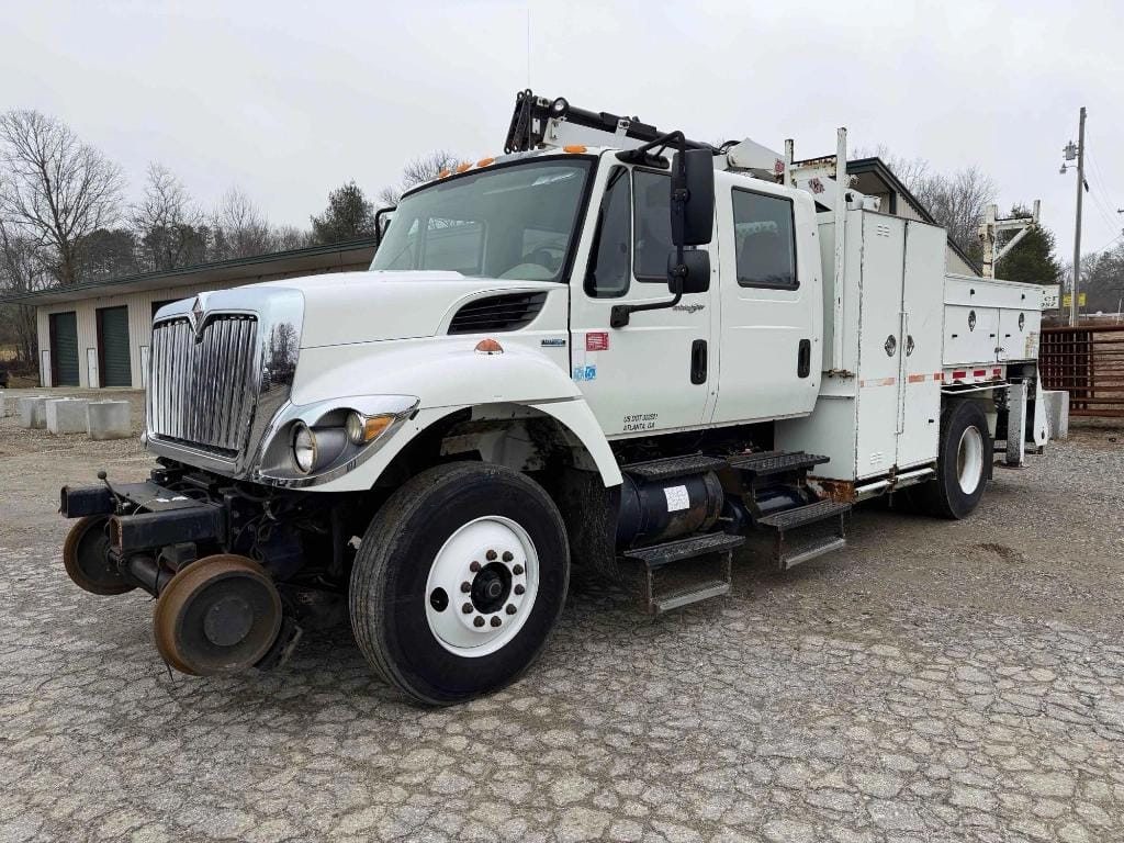 2008 International 7300 Equipment Image0