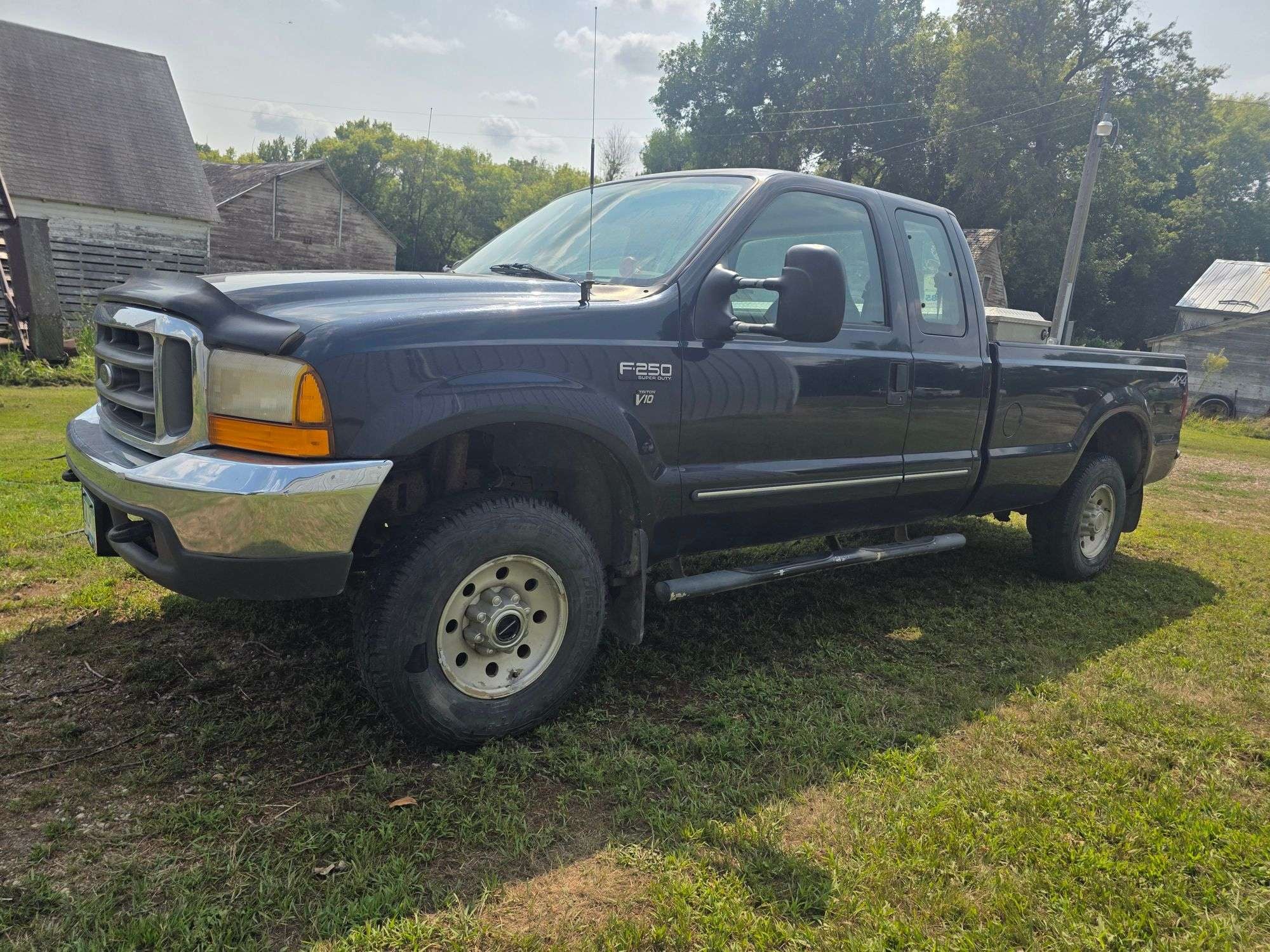 1999 Ford F-250 Equipment Image0