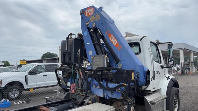 Image of Freightliner Business Class M2 equipment image 4