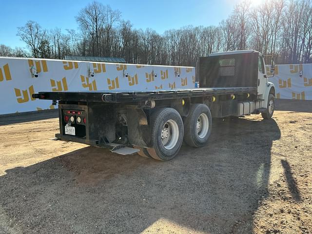 Image of Freightliner M2 equipment image 4