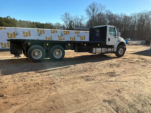 Image of Freightliner M2 equipment image 3