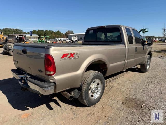 Image of Ford F-350 equipment image 4