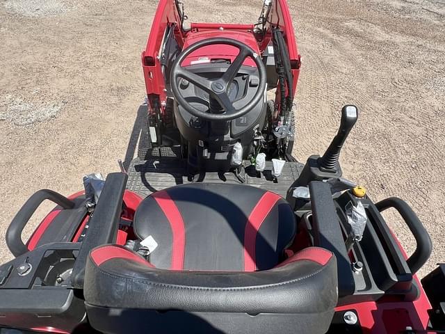 Image of Mahindra 2126 HST equipment image 2