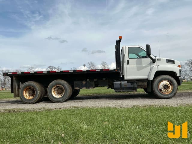 Image of GMC C8500 equipment image 3