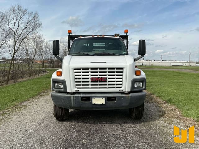 Image of GMC C8500 equipment image 1