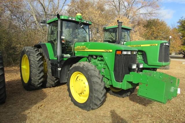 Image of John Deere 8210 equipment image 1