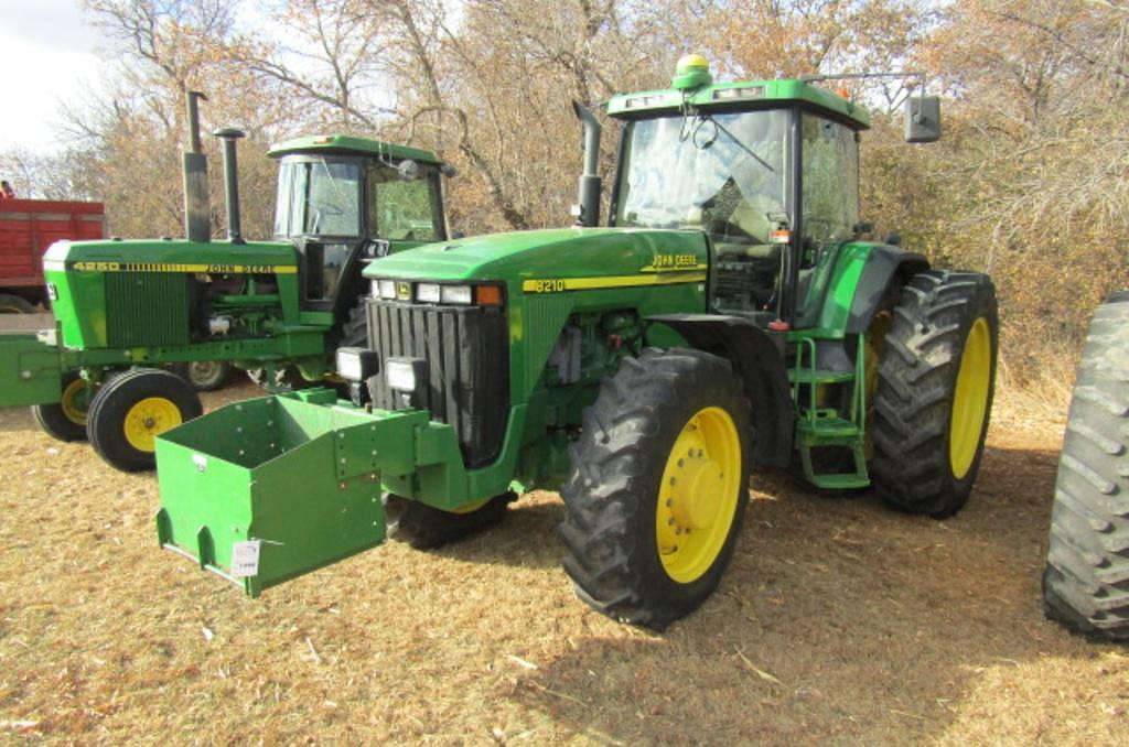 Image of John Deere 8210 Primary image