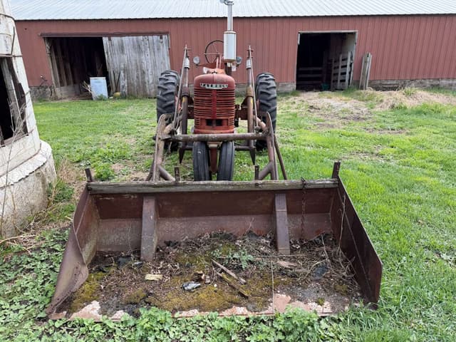 Image of Farmall H equipment image 1