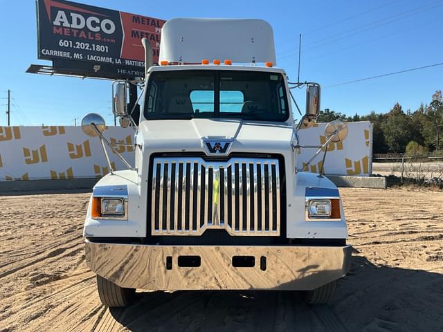 Image of Western Star 4700SF equipment image 1