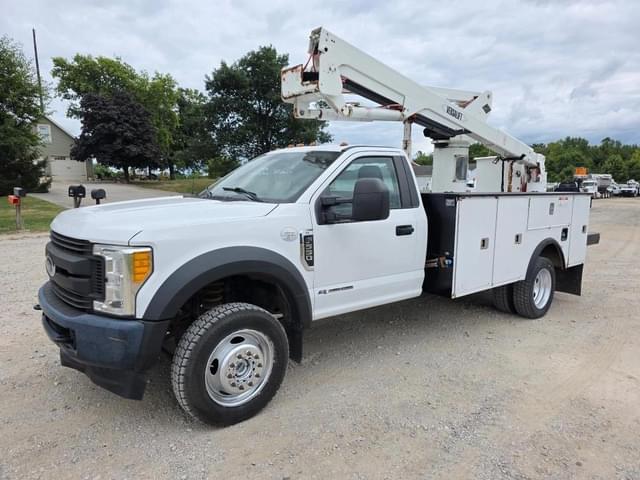 Image of Ford F-550 equipment image 1