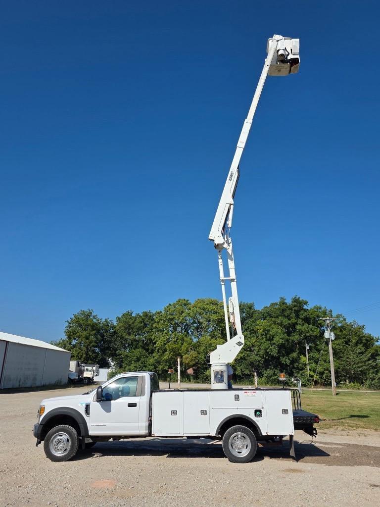 Image of Ford F-550 Primary image