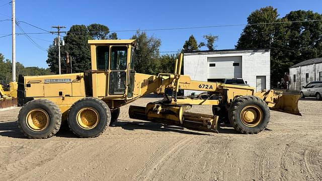 Image of John Deere 672A equipment image 1