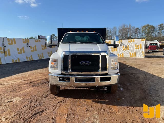 Image of Ford F-750 equipment image 1