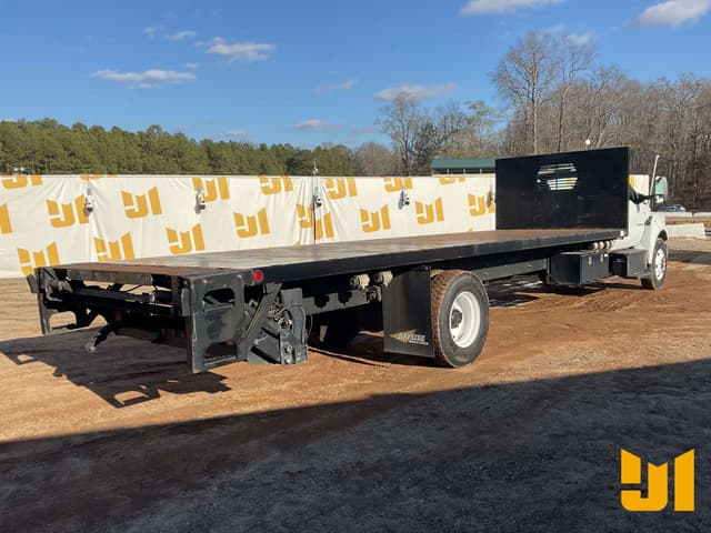 Image of Ford F-750 equipment image 4