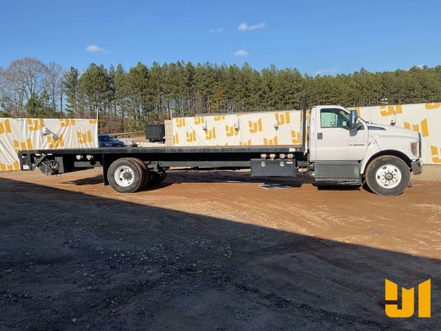 Image of Ford F-750 equipment image 3
